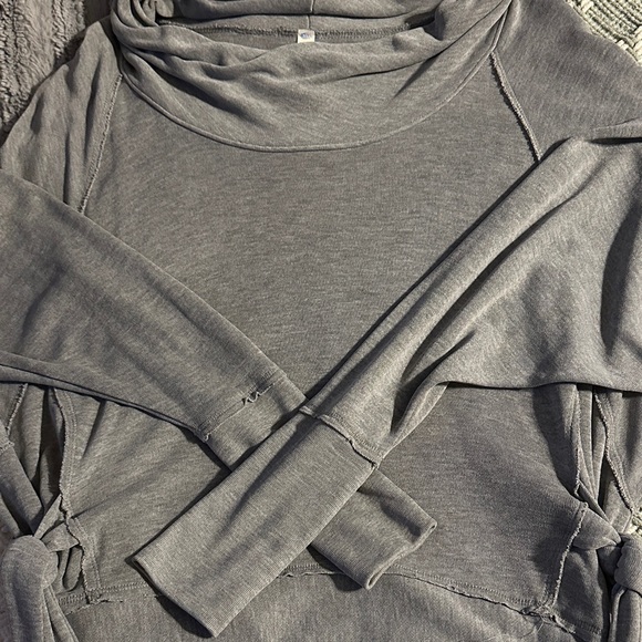 Women’s Free People movement long sleeve - Picture 2 of 6